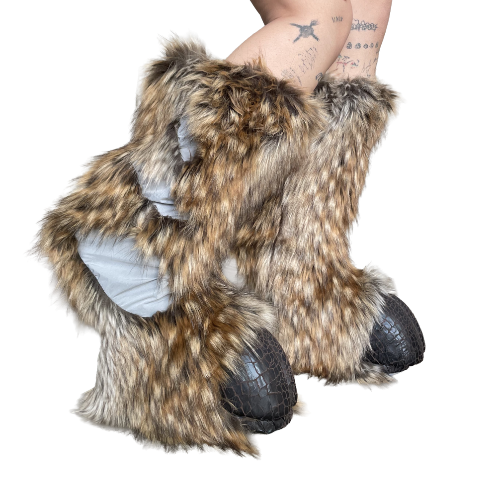 FERAL RELIC HOOF BOOTS