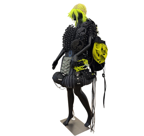 NOCTURNE ORBIT SCULPTURAL LOOK — complete black and acid-yellow look on a display mannequin